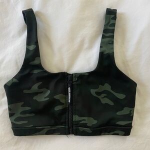 GOOD AMERICAN Women's Compression Zip-up Sports Bra, Snake Print Size 0